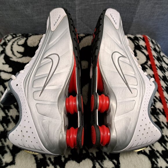 Nike Shox R4 Metallic Silver White Red Men\'s Size 11 main image 11